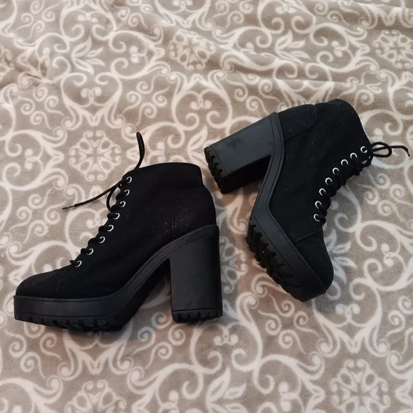 Boots size 7 - Picture 4 of 7